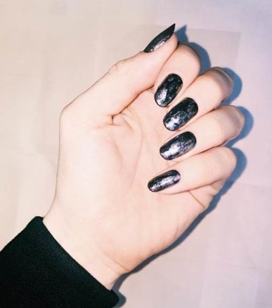 Sally Hansen Stella McCartney dark nails