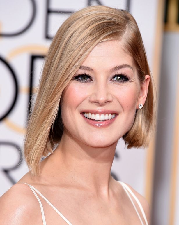 Rosamund Pike Golden Globes Nude Lips