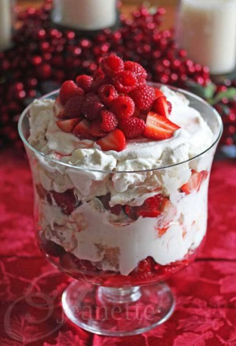 Strawberry-Cheesecake-Trifle2