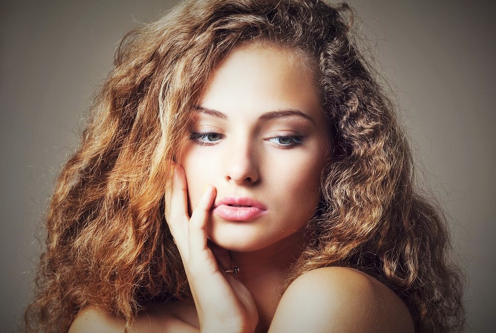 how to defrizz curly hair