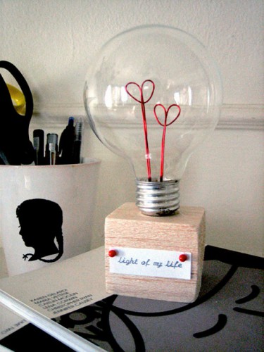 Valentines-light-bulb